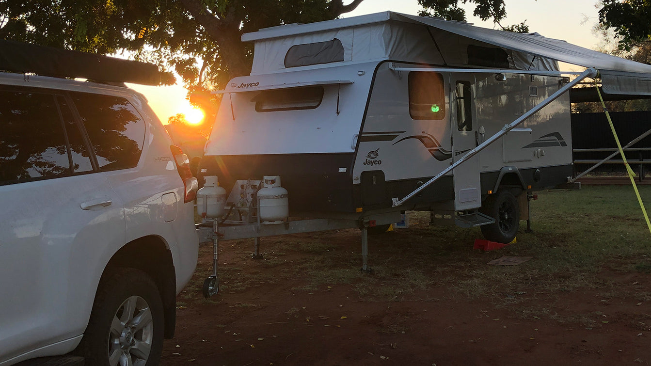 Smart Ways to Collect Rainwater While Camping Off-Grid 🌧️💧