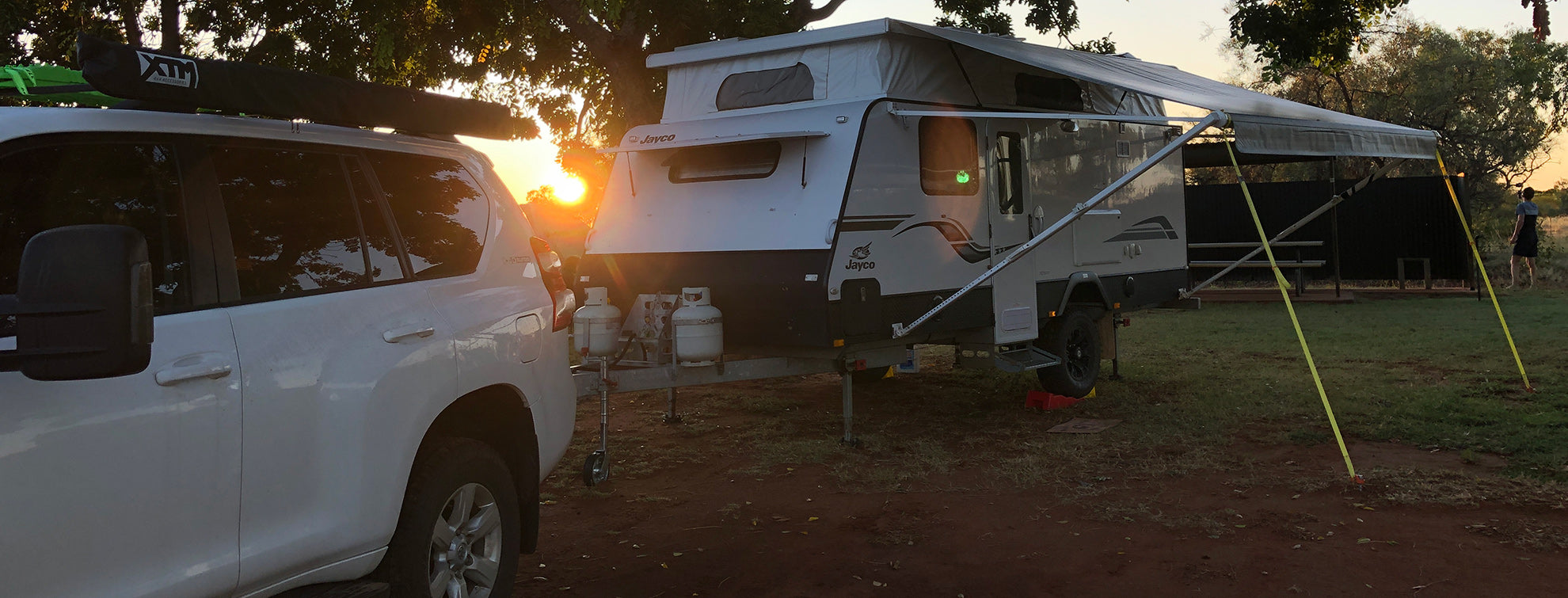 Smart Ways to Collect Rainwater While Camping Off-Grid 🌧️💧